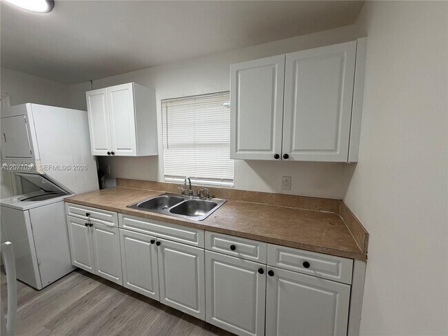 1245 W 35th St Unit 2