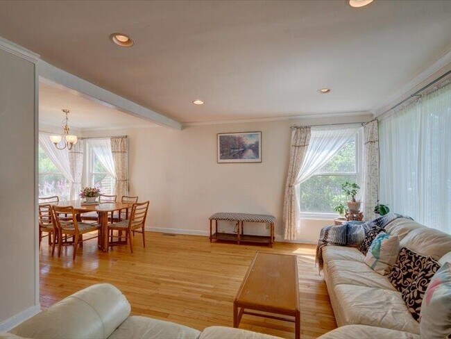 Photo - 201 N Owen Dr