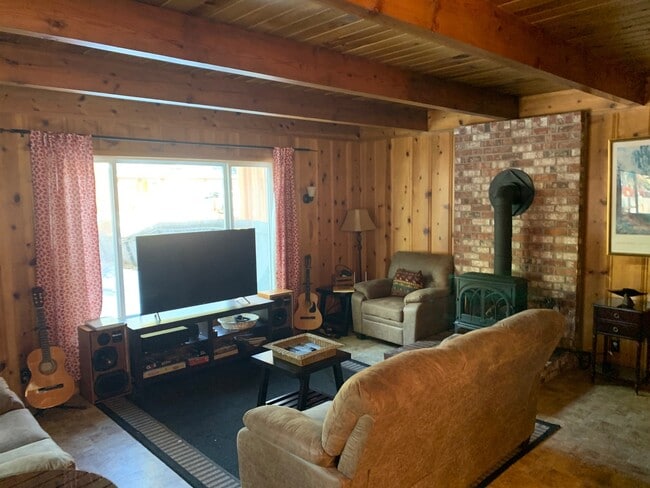 Photo - 1044 Glen Rd