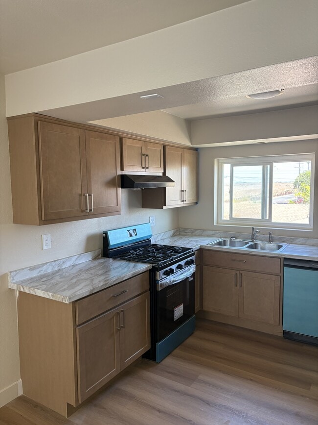 Building Photo - 2286 Canyon Dr Unit 4