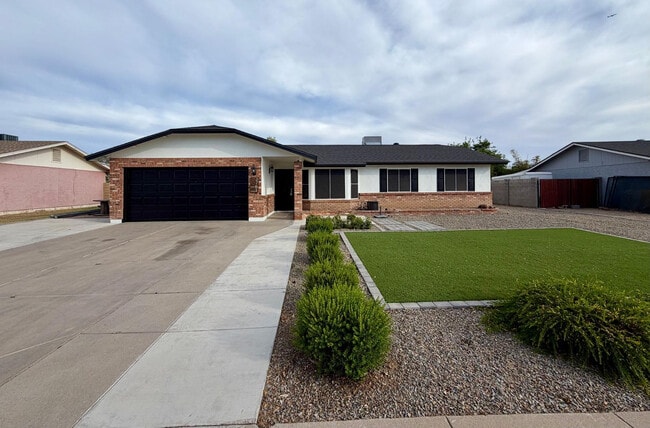 Building Photo - 3761 E Dulciana Ave