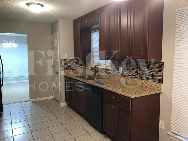 Photo - 120 Cinnamon Fern Cir