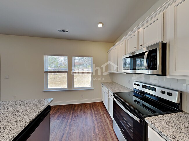 Photo - 1356 Lomond Dr