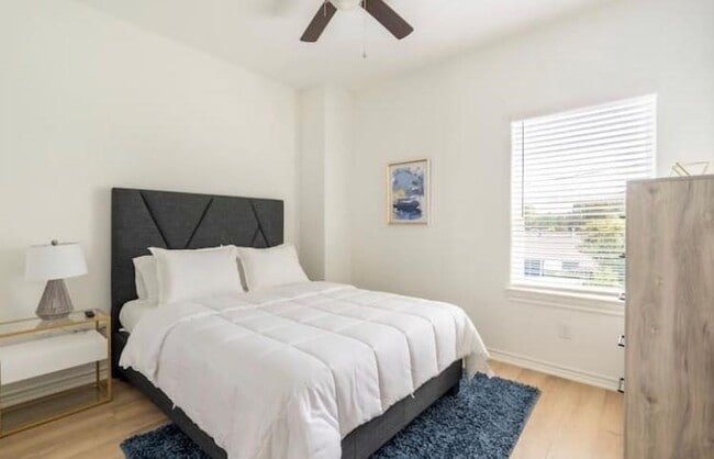 Photo - 3231 Real St Unit B