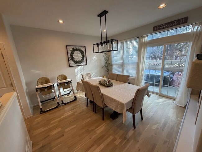 Photo - 9804 Grove St