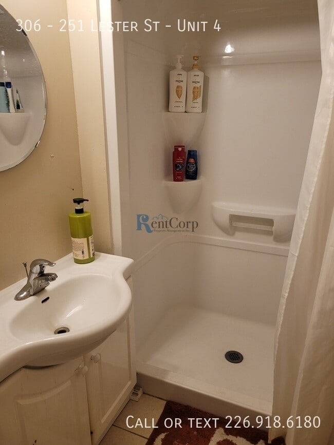 Building Photo - 251-251 Lester St Unit 4