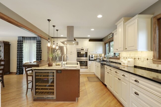 Photo - 11400 Burr Oak Ln