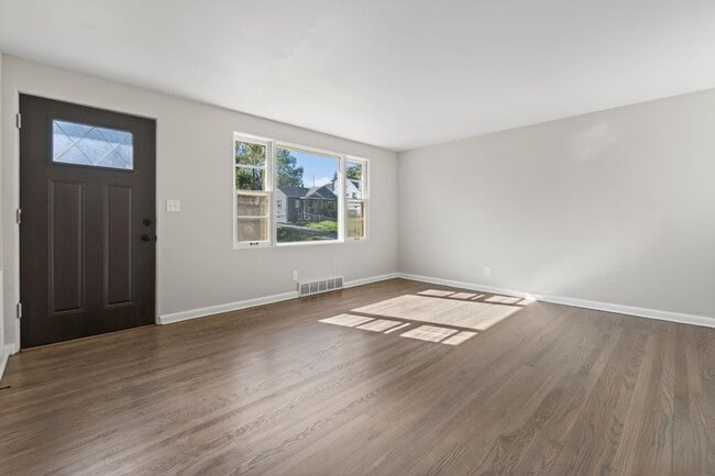 Photo - Saratoga Street