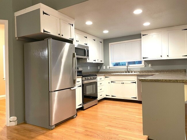 Photo - Lovely 2 bedroom, recently remodeled Grann...