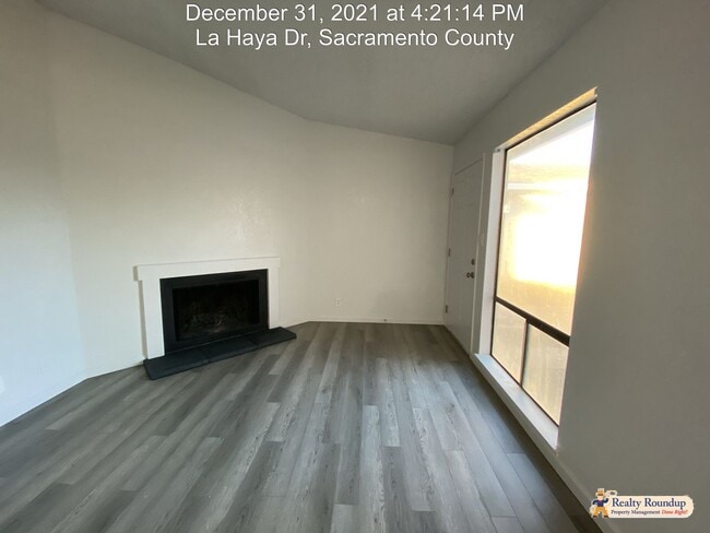 8921 La Haya Way