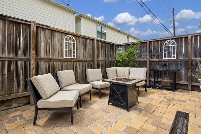 Photo - 548 Westcross St