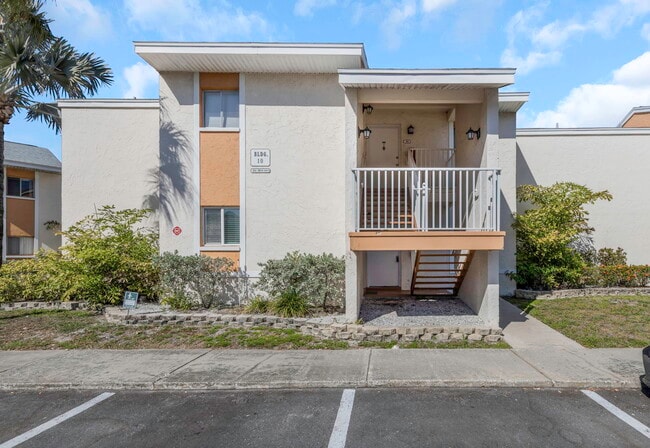 Building Photo - 621 99th Ave N Unit 102