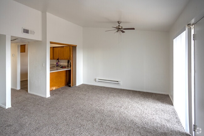 1BR, 1BA - 900SF