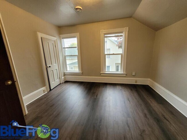 Photo - 107 W 11th Ave