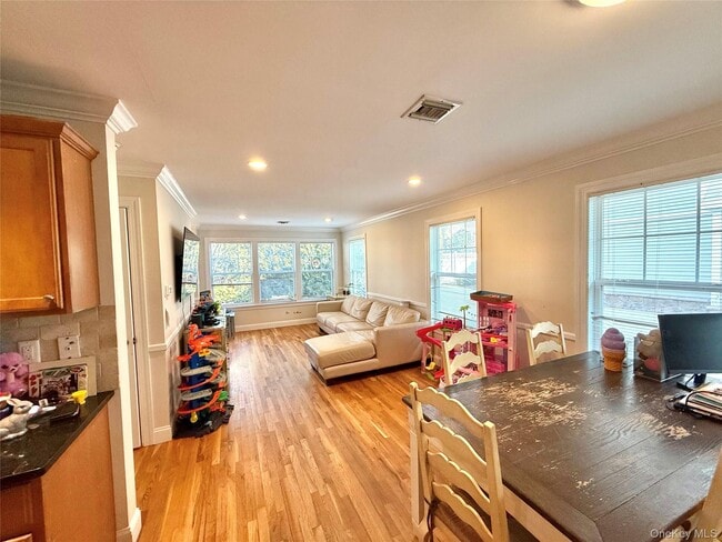 Photo - 30 Sintsink Dr E