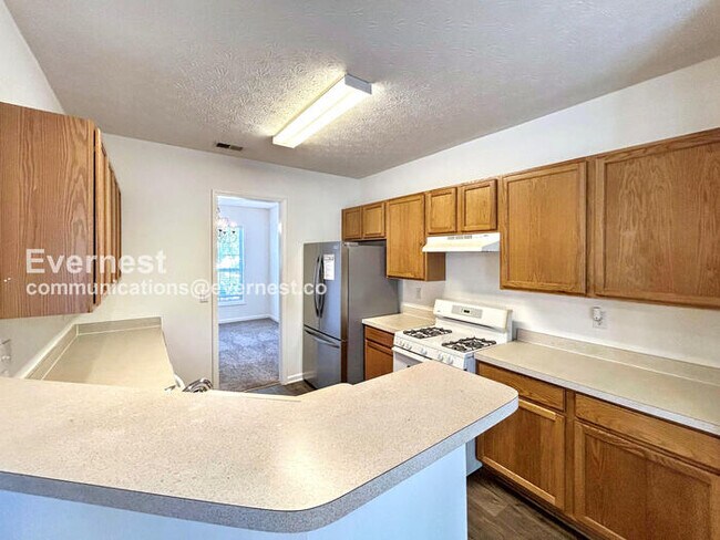 Photo - 218 Copperbend Dr SE