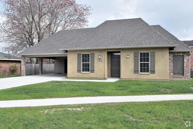 Building Photo - Gorgeous 3Bd/2ba Home with an Open Floor Plan