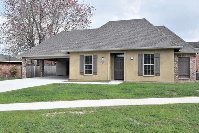 Gorgeous 3Bd/2ba Home with an Open Floor Plan - Gorgeous 3Bd/2ba Home with an Open Floor Plan