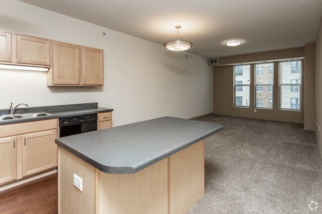 2BR, 2BA - 997 SF