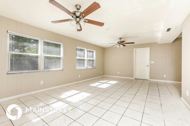 Photo - 2495 Barbarossa Ave