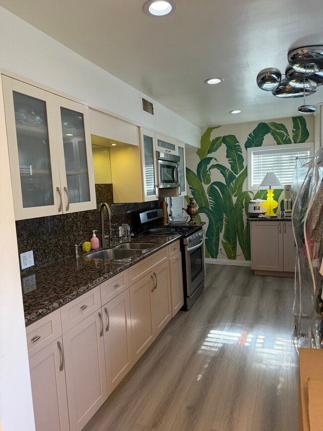 Photo - 11068 Plainview Ave