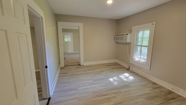 Photo - 668 Gilliam Ave