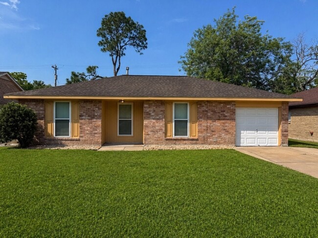 Photo - 506 Avondale Ln