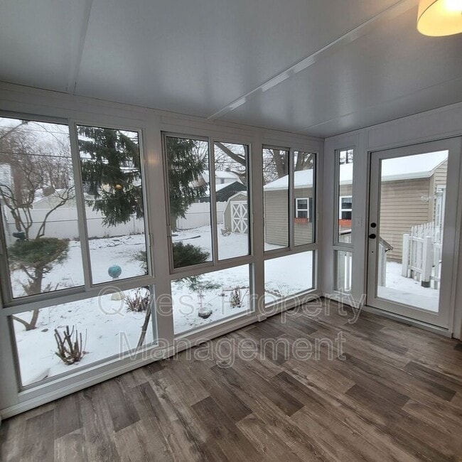 Photo - 2220 Monroe Ave NW