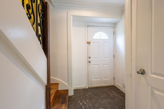 Photo - Lovely 3 BR/2.5 BA EOG Townhome in Silver ...