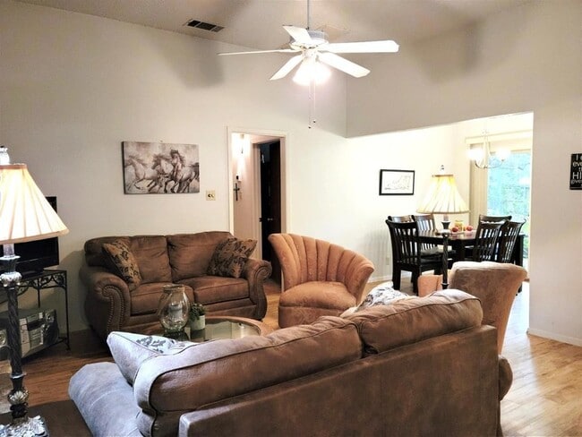 Photo - 6904 Argonne Forest Cove Unidad A