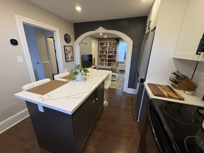Photo - Inviting 3 Bedroom Home With 2 Parking Spots