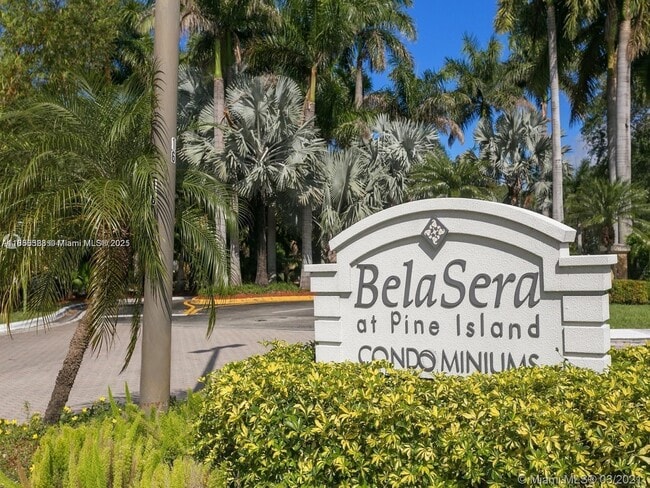 Building Photo - 711 N Pine Island Rd Unit 114 Rental