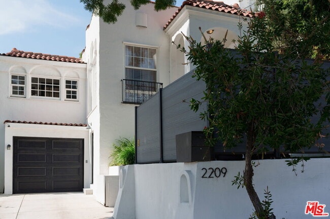 Building Photo - 2209 N Gower St