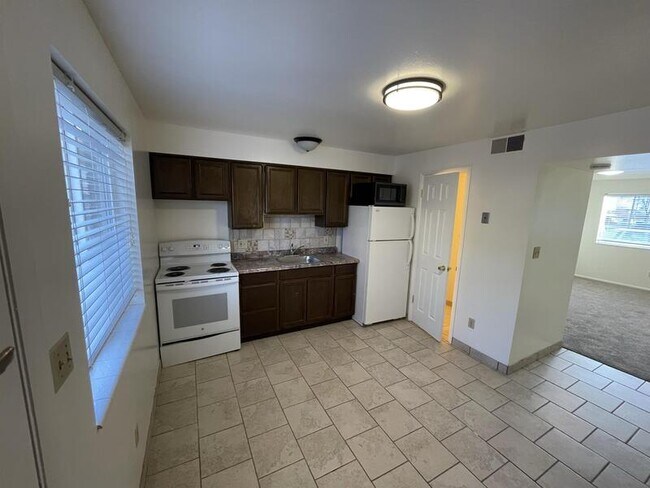 Building Photo - 25 E 960 S Rental