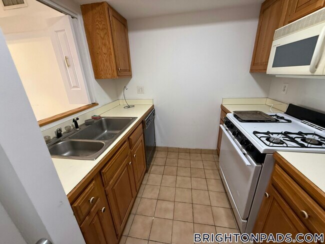 Photo - 147 Kelton St Unidad 716