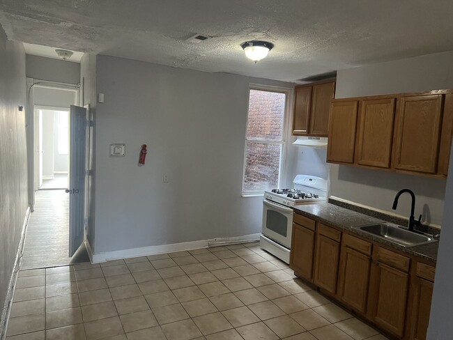 Building Photo - 257X McCulloh St Unit 2