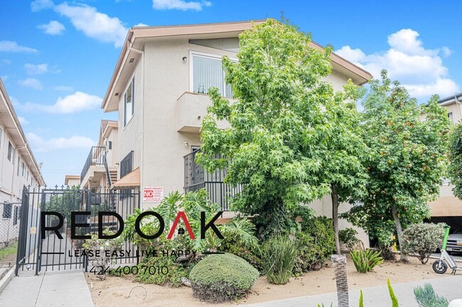 Photo - 1439 S Point View St Unidad 3