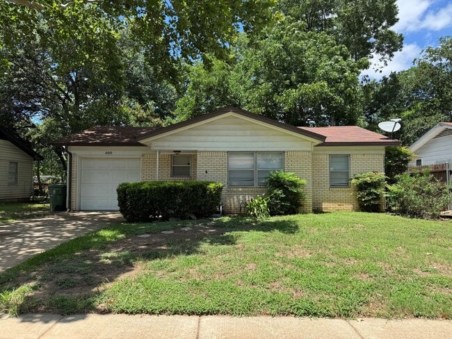 Building Photo - 409 E Lilly Ln