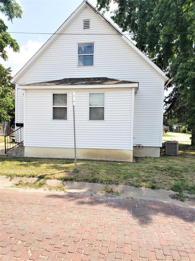 Photo - Cozy 3 bed 1 bath house Available