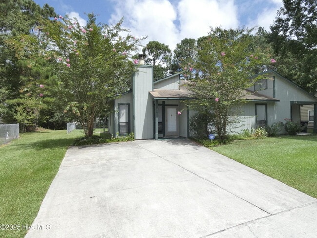 Building Photo - 207 Village Dr