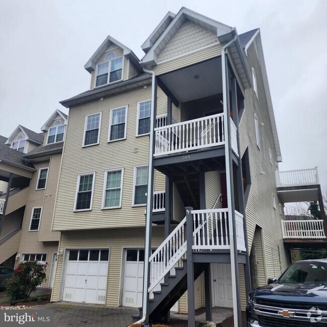 Building Photo - 204 Seneca Way Unit 39 Rental