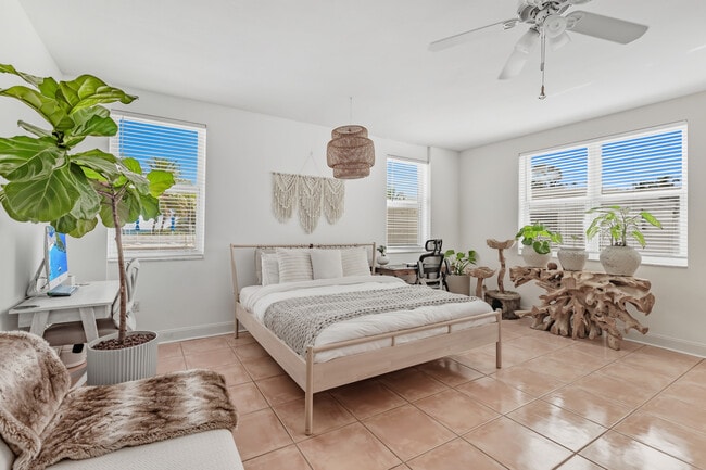 BEDROOM - 5001 Collins Ave Unidad 1K