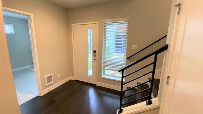Photo - Modern 4BR Townhome in Prime Bellevue | AC | Bellevue Schools | Minutes to Microsoft