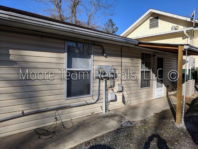 Building Photo - 618 Edgewood Ave Unit A
