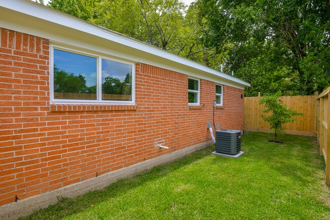 Photo - 2501 McKee St Unidad 2503 TURQUOISE