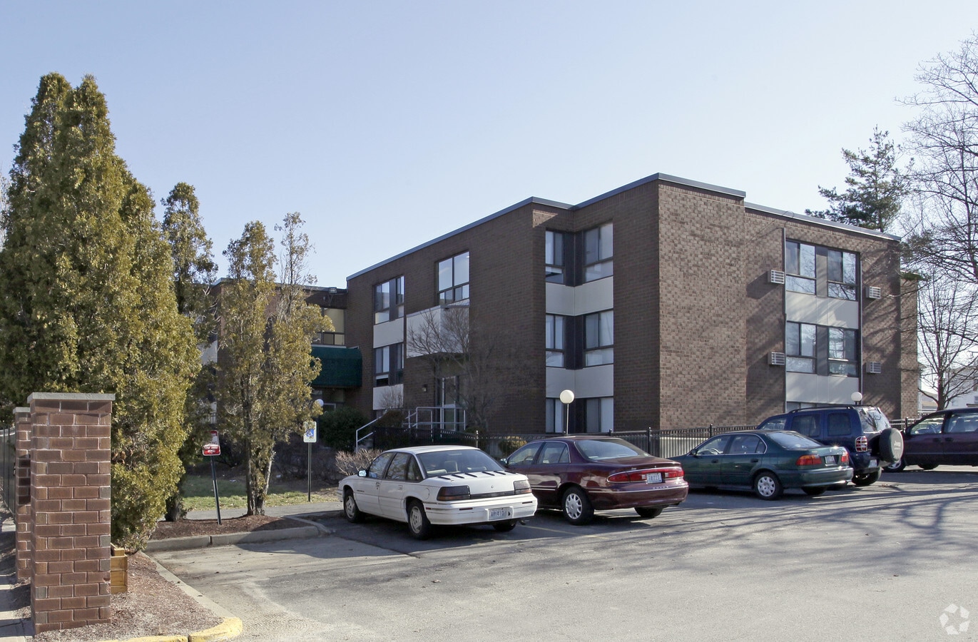 Photo - Broadway Plaza Apartments