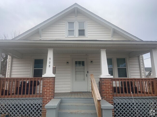 Building Photo - Spacious 3BR House in NW Roanoke