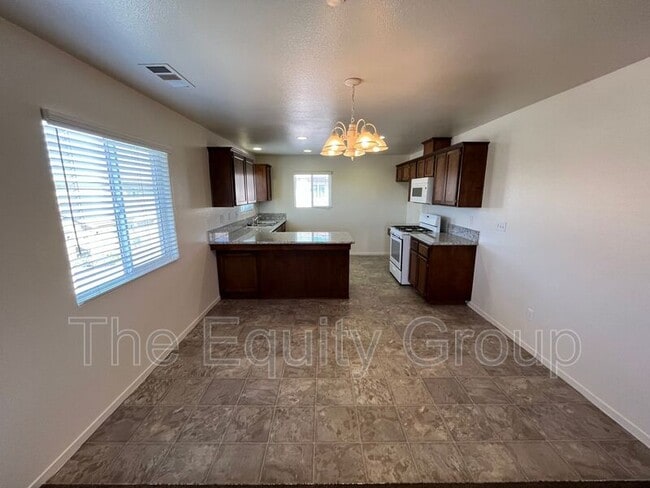 Photo - 2133 W Lark Ave