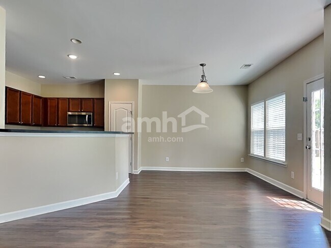 Photo - 3048 Adventure Way