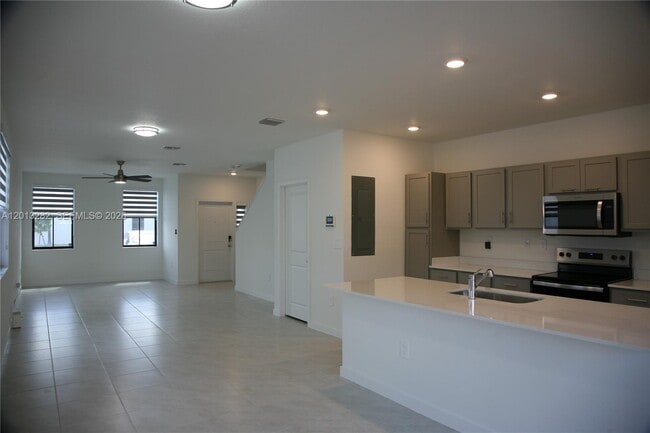 Photo - 371 NE 16th St